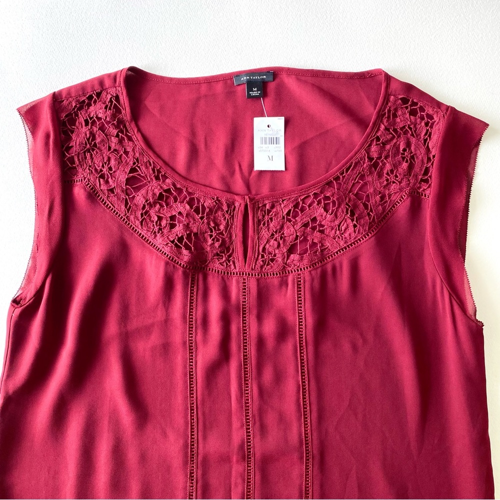 NWT Ann Taylor Short Sleeve Embroidered Neck Blouse in Cranberry, Size: M